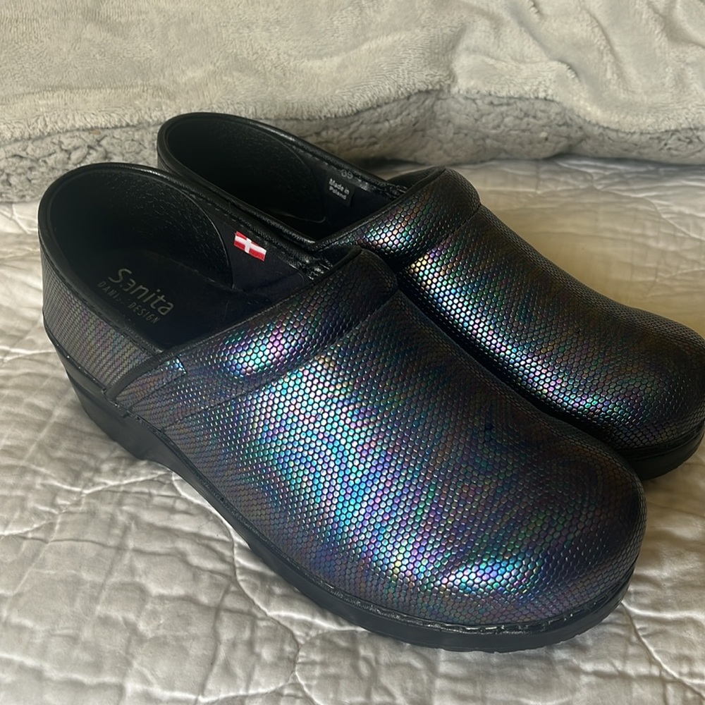 Sanita Iridescent Closed Clogs
